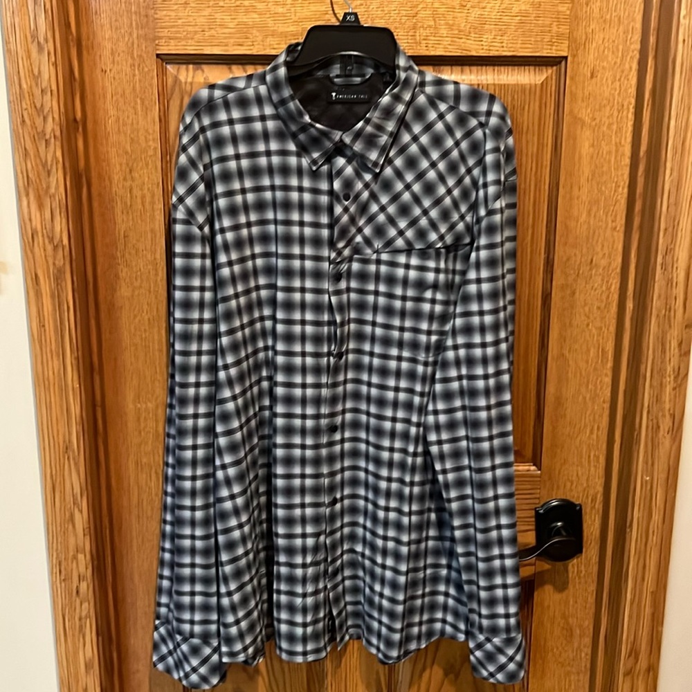 American Tall dress shirt. Size 2XL. Like new. Worn twice.